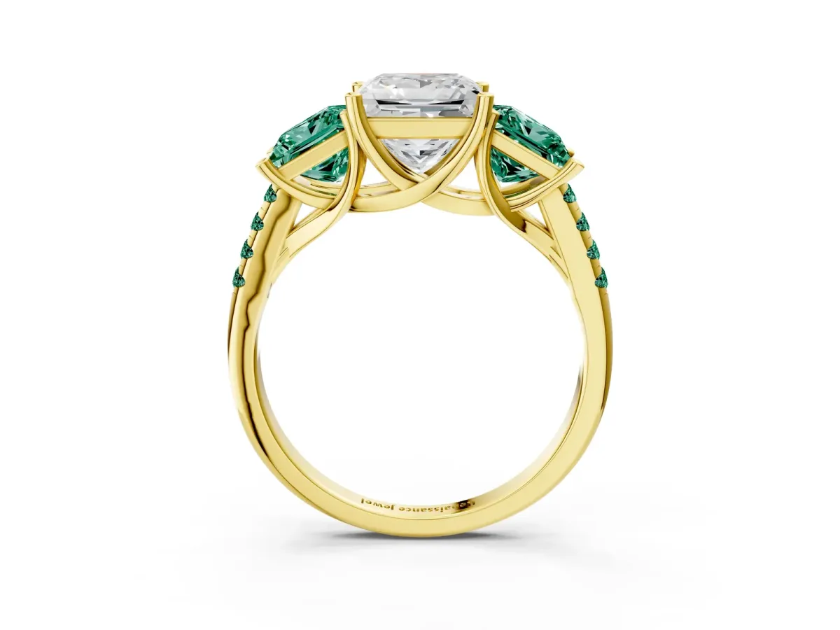 Three-Stone Princess Cut Diamond Ring with Round Green Sapphire Pavé Band and Prong Setting Yellow gold