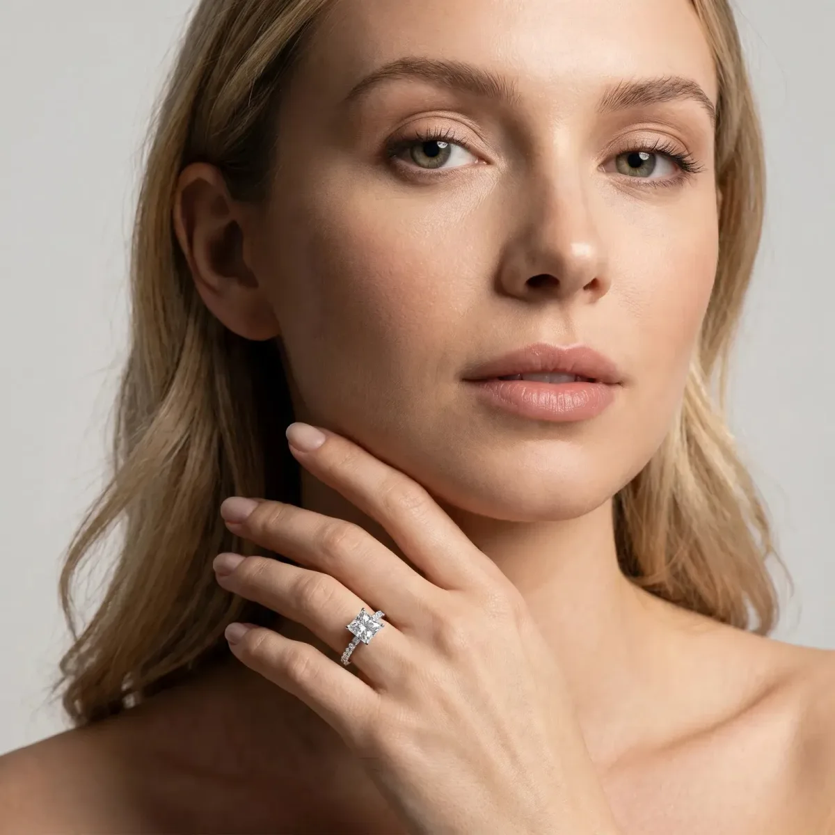 Princess Cut Diamond Solitaire Pavé Band with Four-Prong Setting Platinum