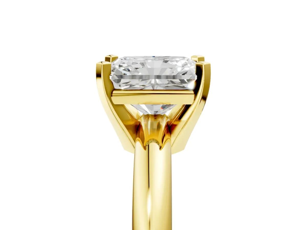 Radiant Cut Diamond Solitaire Engagement Ring with Round Band and Four-Prong Setting Yellow gold