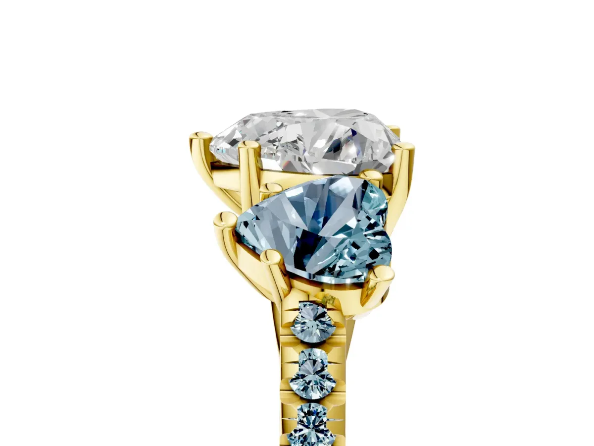 Three-Stone Heart Cut Diamond Ring with Round Aquamarine Pavé Band and Prong Setting Yellow gold