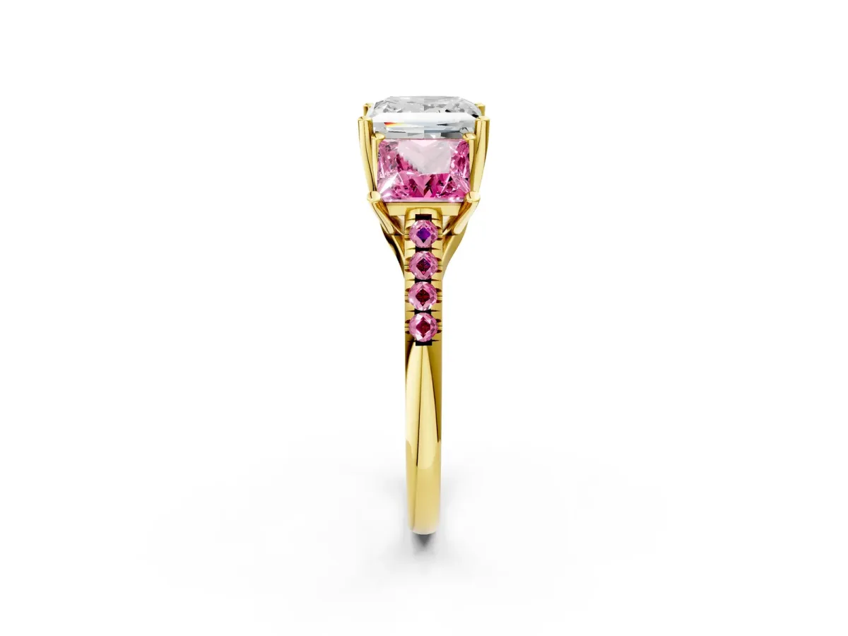 Three-Stone Princess Cut Diamond Ring with Round Pink Sapphire Pavé Band and Prong Setting Yellow gold