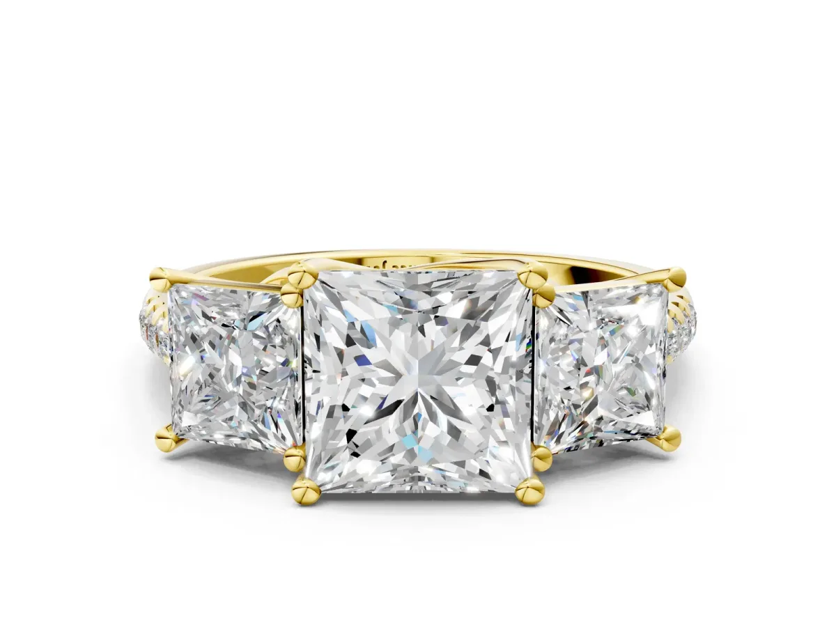 Fancy Green Three-Stone Princess Cut Diamond Ring with Round Pavé Band and Prong Setting Yellow gold