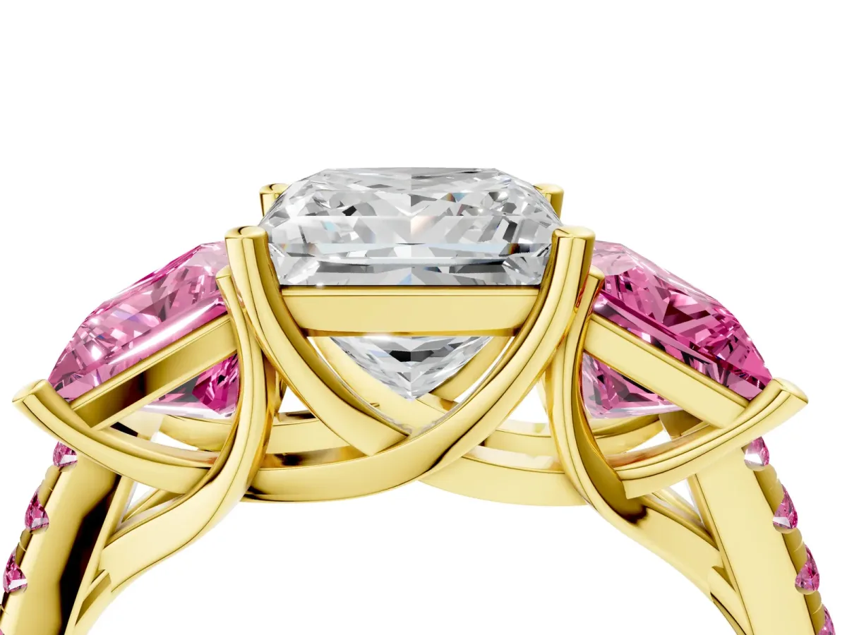 Three-Stone Princess Cut Diamond Ring with Round Pink Sapphire Pavé Band and Prong Setting Yellow gold