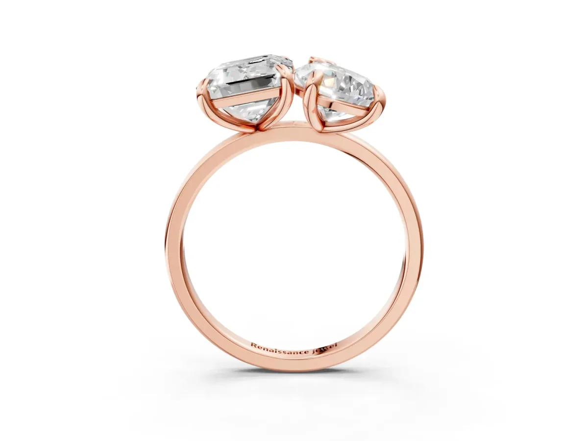 Pear and Emerald Toi Moi Ring with Prong Setting and Plain Band Rose gold