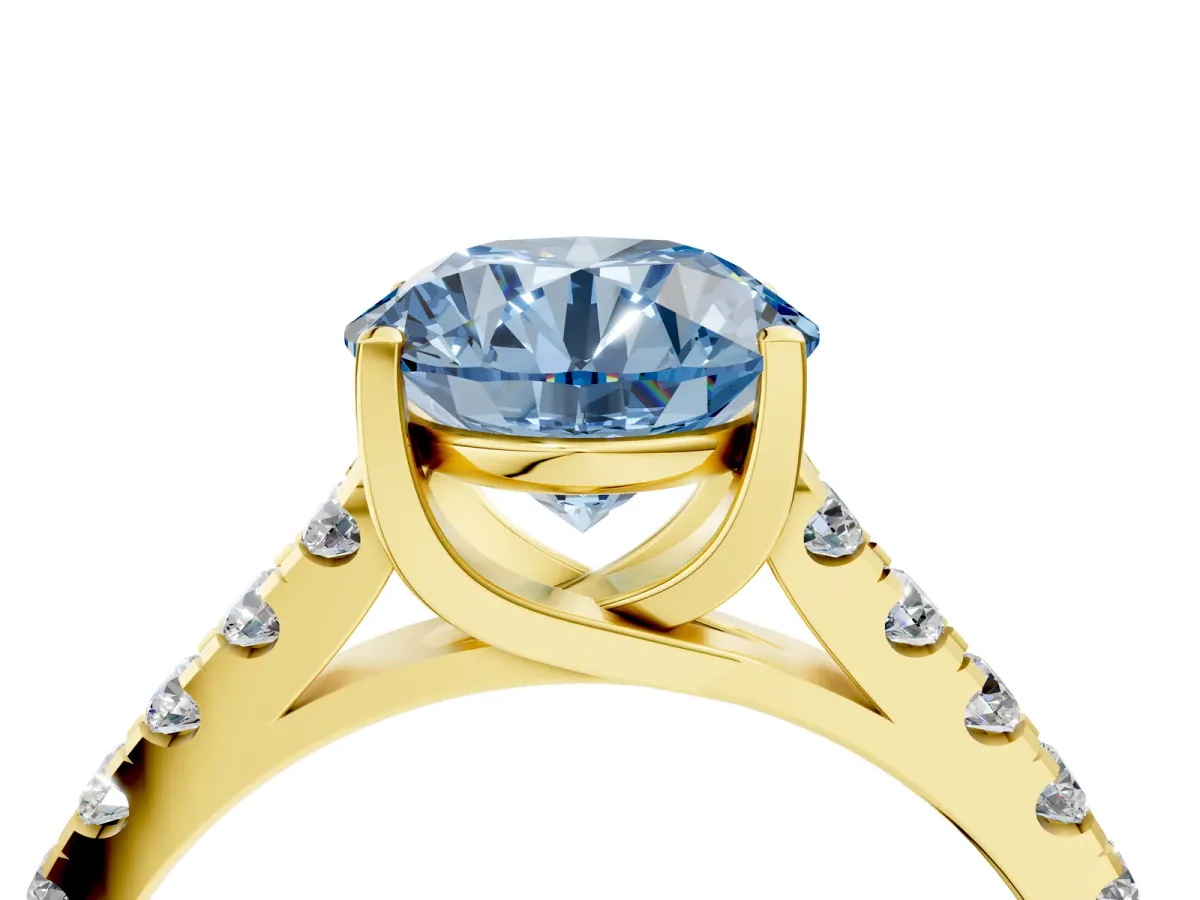 Fancy Blue Round Cut Diamond Pavé Band Solitaire Ring with Prong Setting Yellow gold