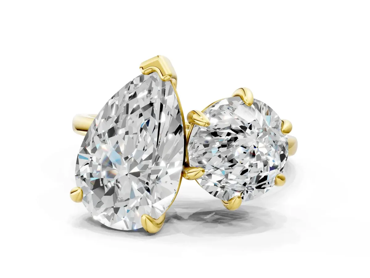 Round Cut and pear toi moi ring Yellow gold