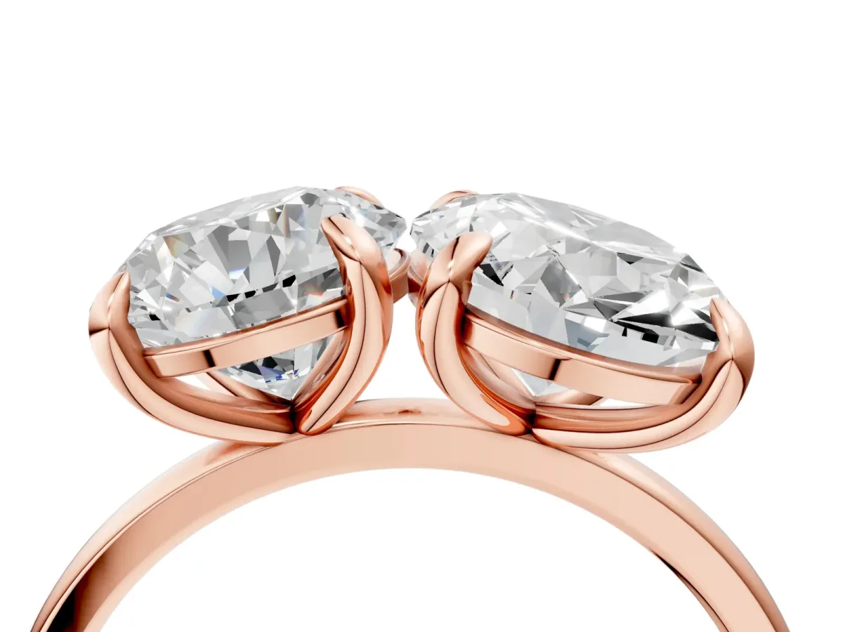 Round and Oval Toi Moi Ring with Prong Setting and Plain Band Rose gold