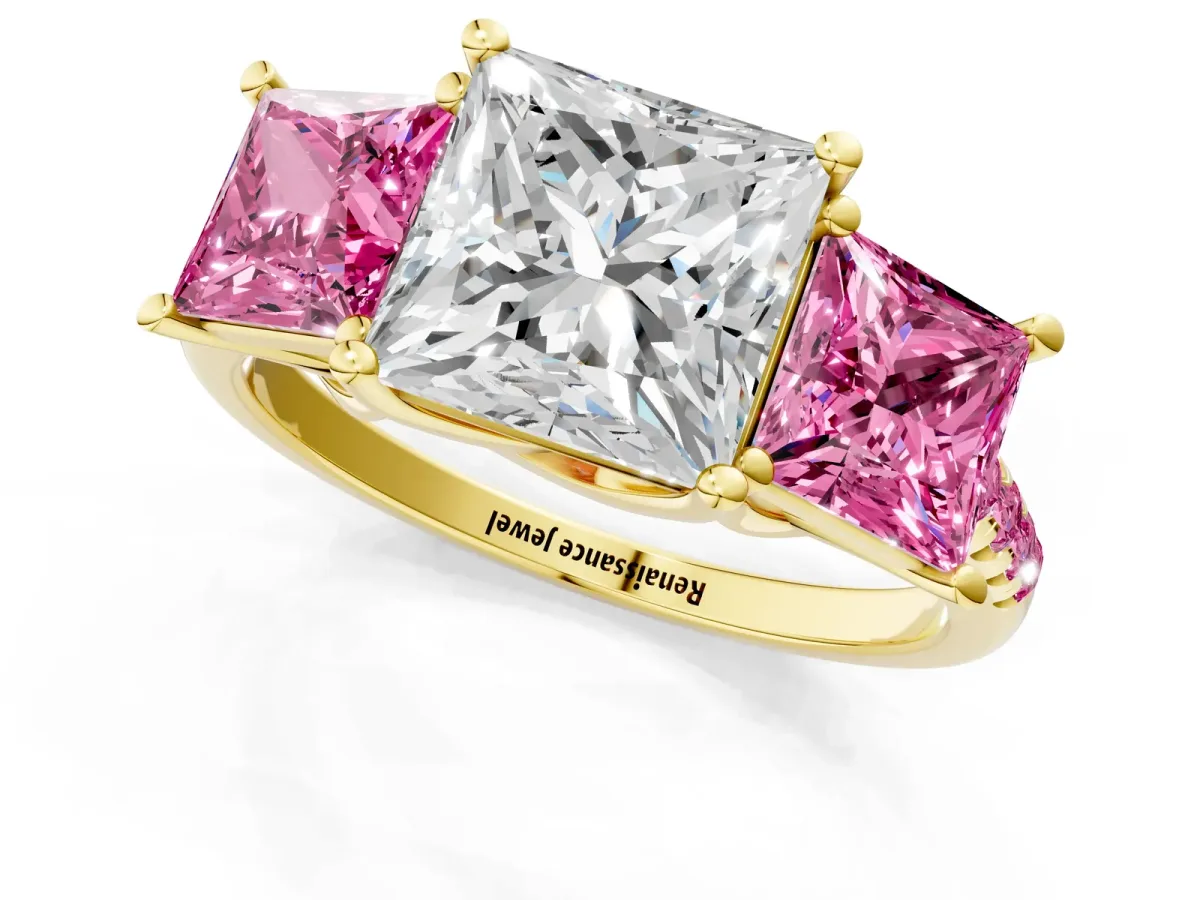 Three-Stone Princess Cut Diamond Ring with Round Pink Sapphire Pavé Band and Prong Setting Yellow gold