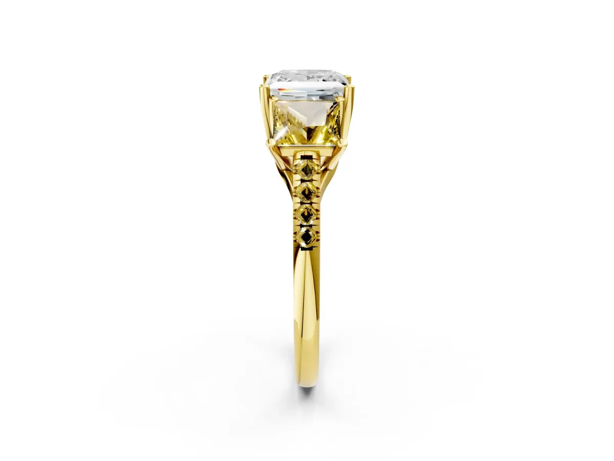 Three-Stone Princess Cut Diamond Ring with Round Yellow Sapphire Pavé Band and Prong Setting Yellow gold