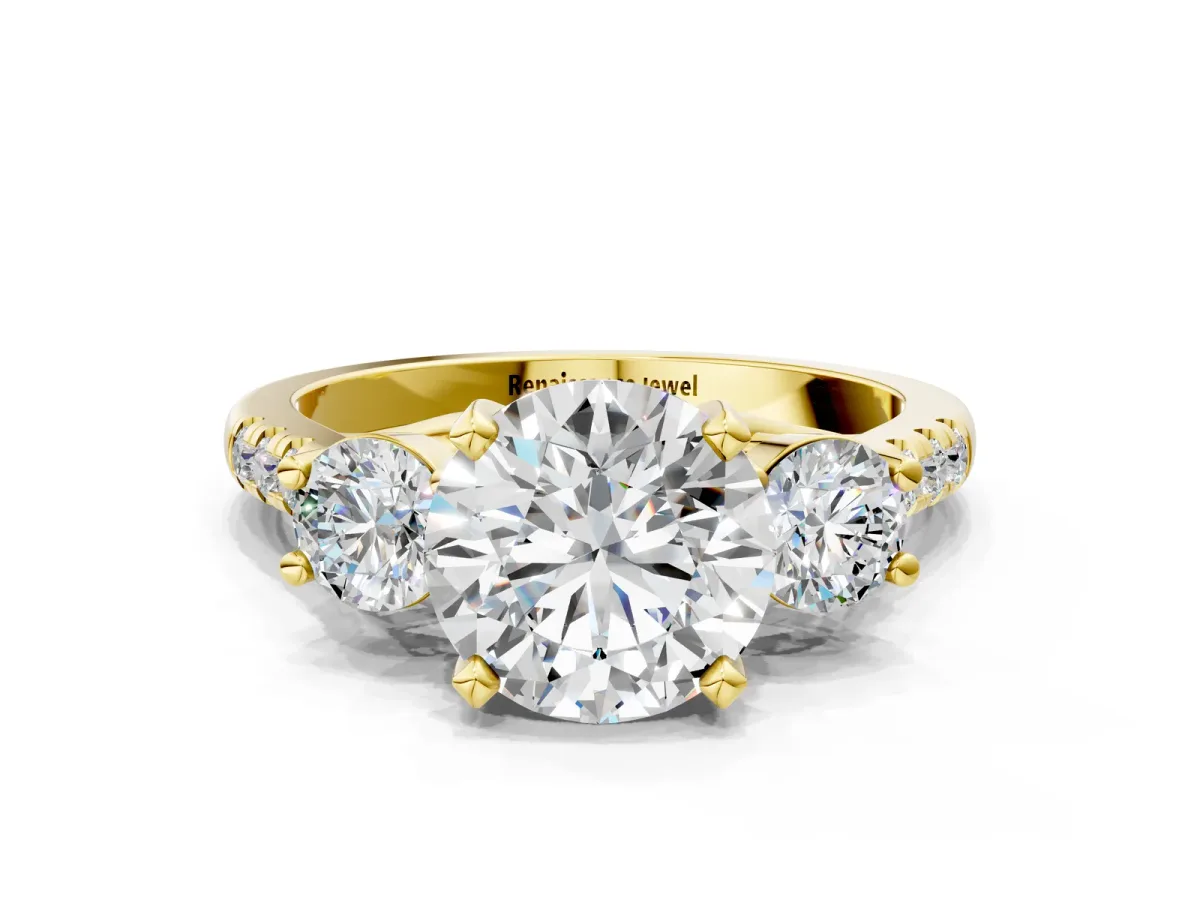 Three-Stone Round Cut Diamond Pavé Band with Four-Prong Setting Yellow gold