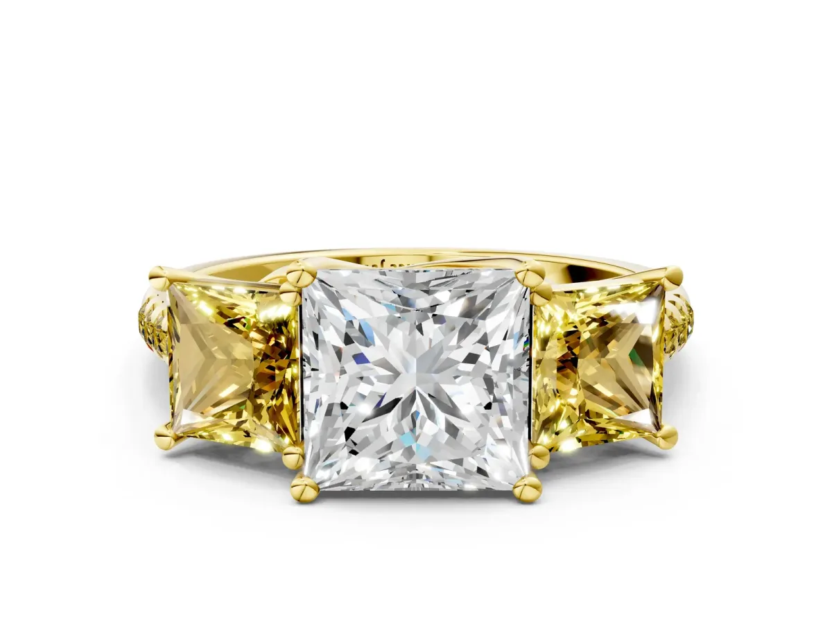 Three-Stone Princess Cut Diamond Ring with Round Yellow Sapphire Pavé Band and Prong Setting Yellow gold