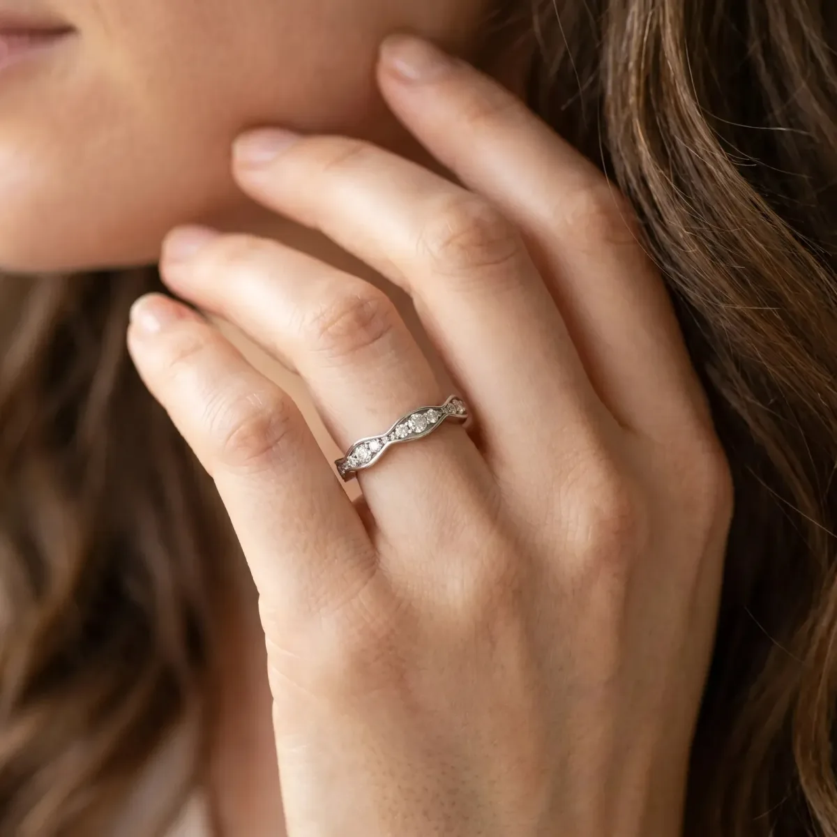 Round Diamond Scalloped Pavé Eternity Band White gold