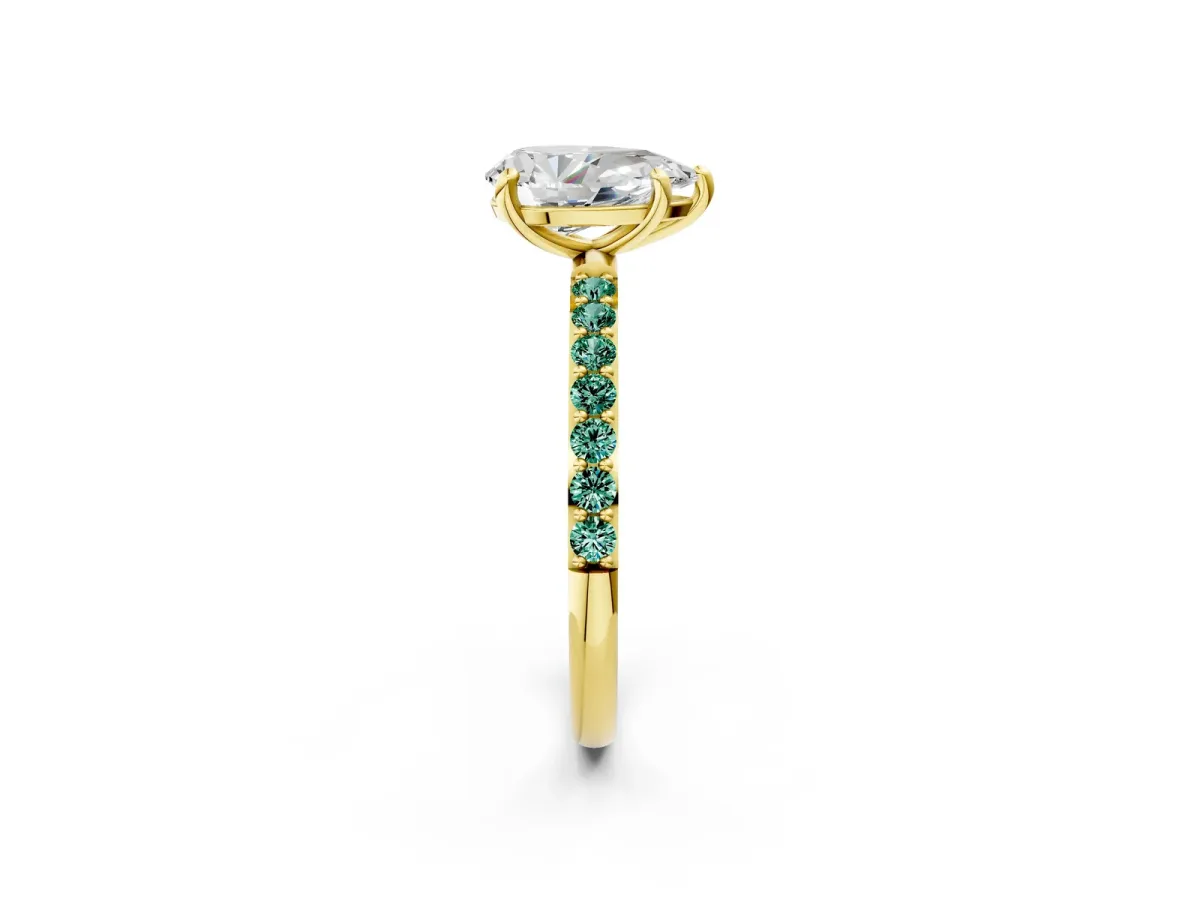 Pear Cut Diamond Solitaire Ring with Round Green Sapphire Pavé Band and Prong Setting Yellow gold