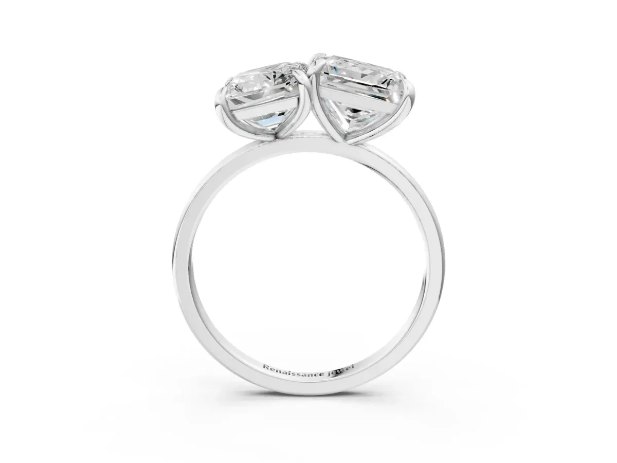 Emerald and Princess Toi Moi Ring with Prong Setting and Plain Band Platinum