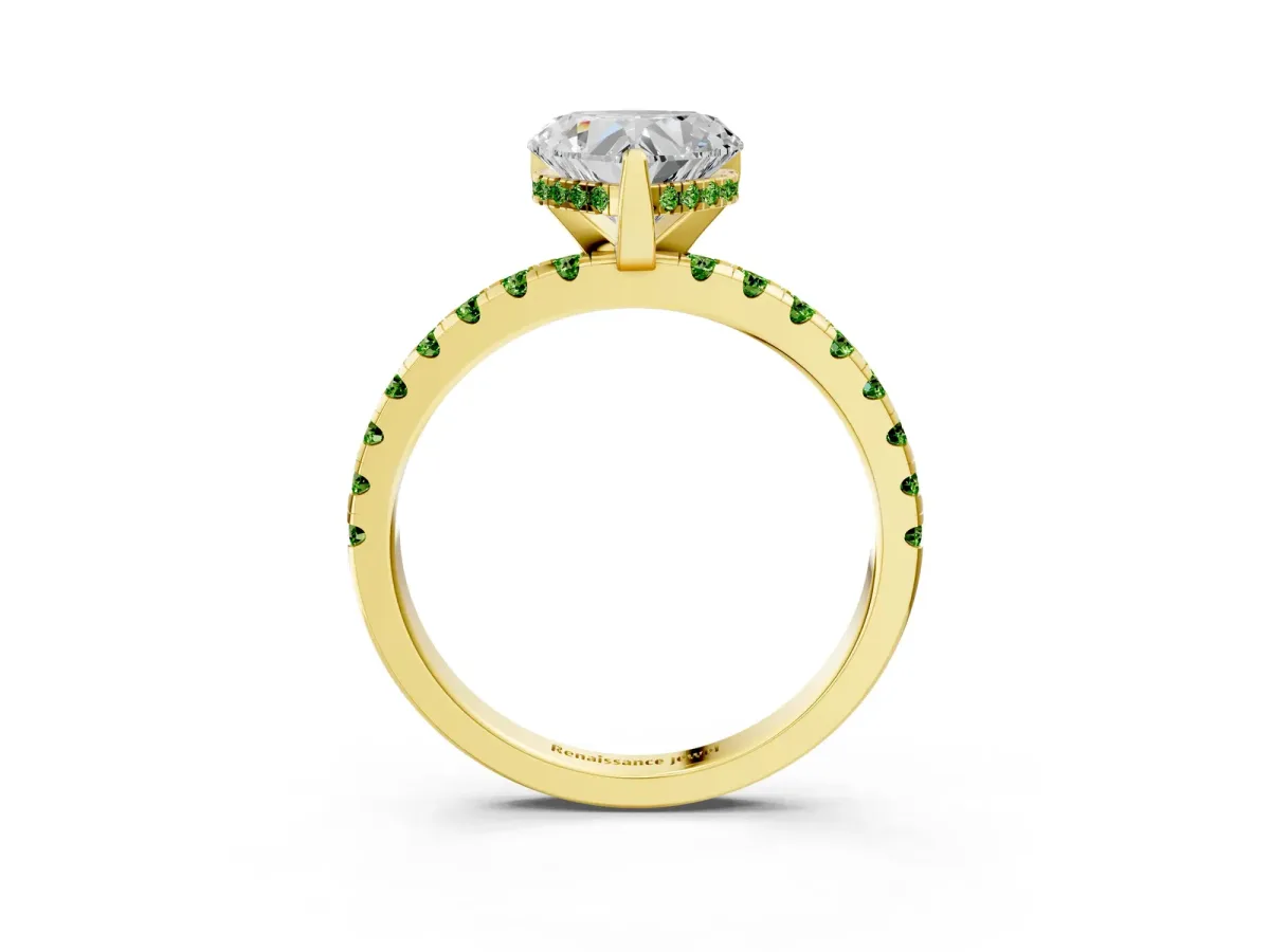 Heart Cut Diamond Solitaire Ring with Round Peridot Pavé Band and Four-Prong Setting Yellow gold