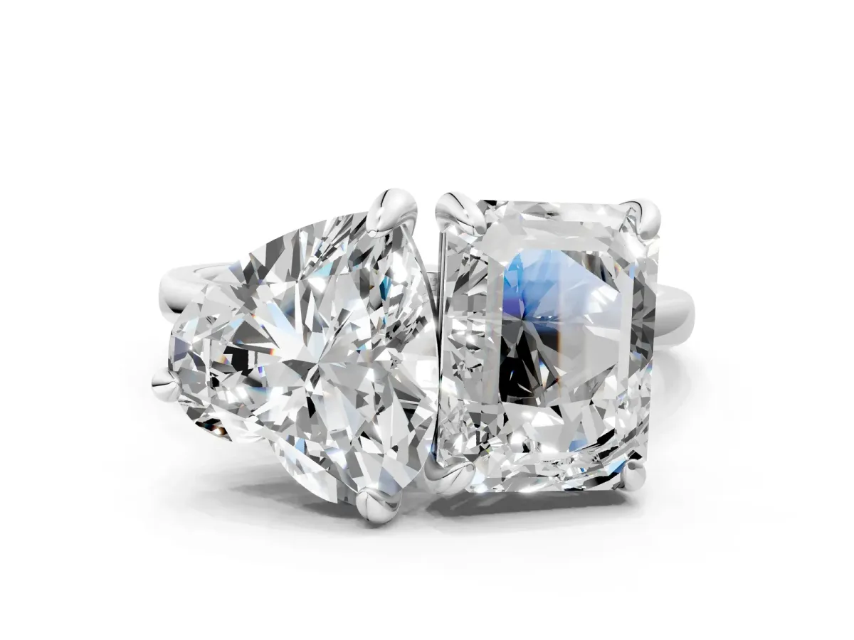 Emerald and Heart Toi Moi Ring with Prong Setting and Plain Band Silver