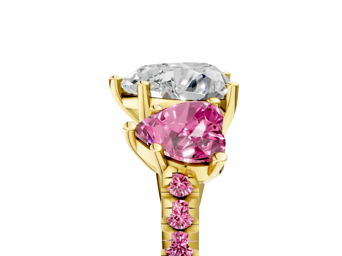 Three-Stone Heart Cut Diamond Ring with Round Pink Sapphire Pavé Band and Prong Setting Yellow gold