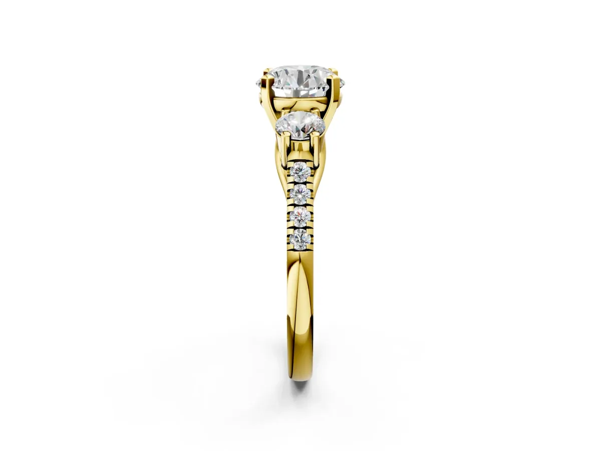 Three-Stone Round Cut Diamond Pavé Band with Four-Prong Setting Yellow gold