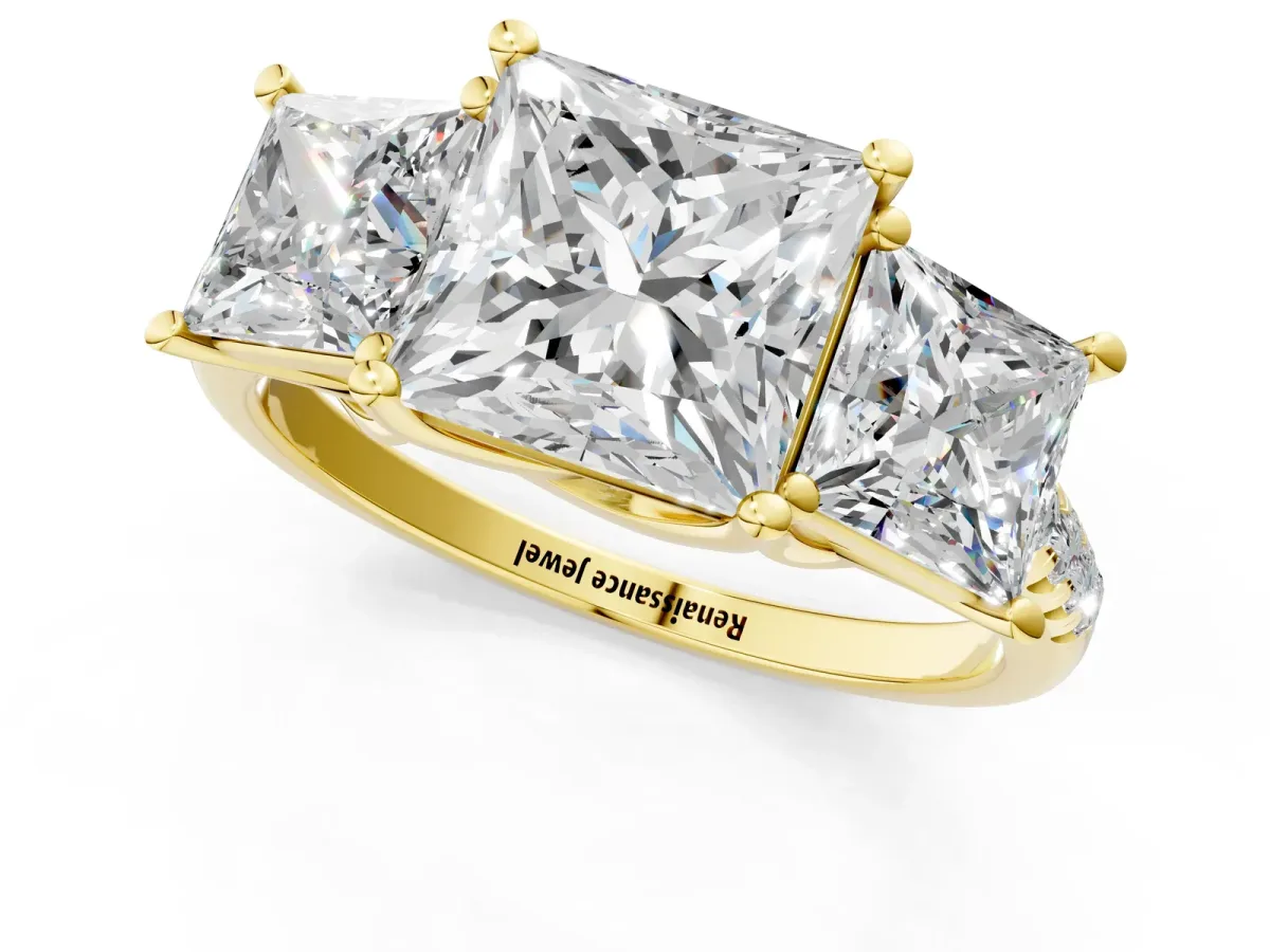 Fancy Green Three-Stone Princess Cut Diamond Ring with Round Pavé Band and Prong Setting Yellow gold