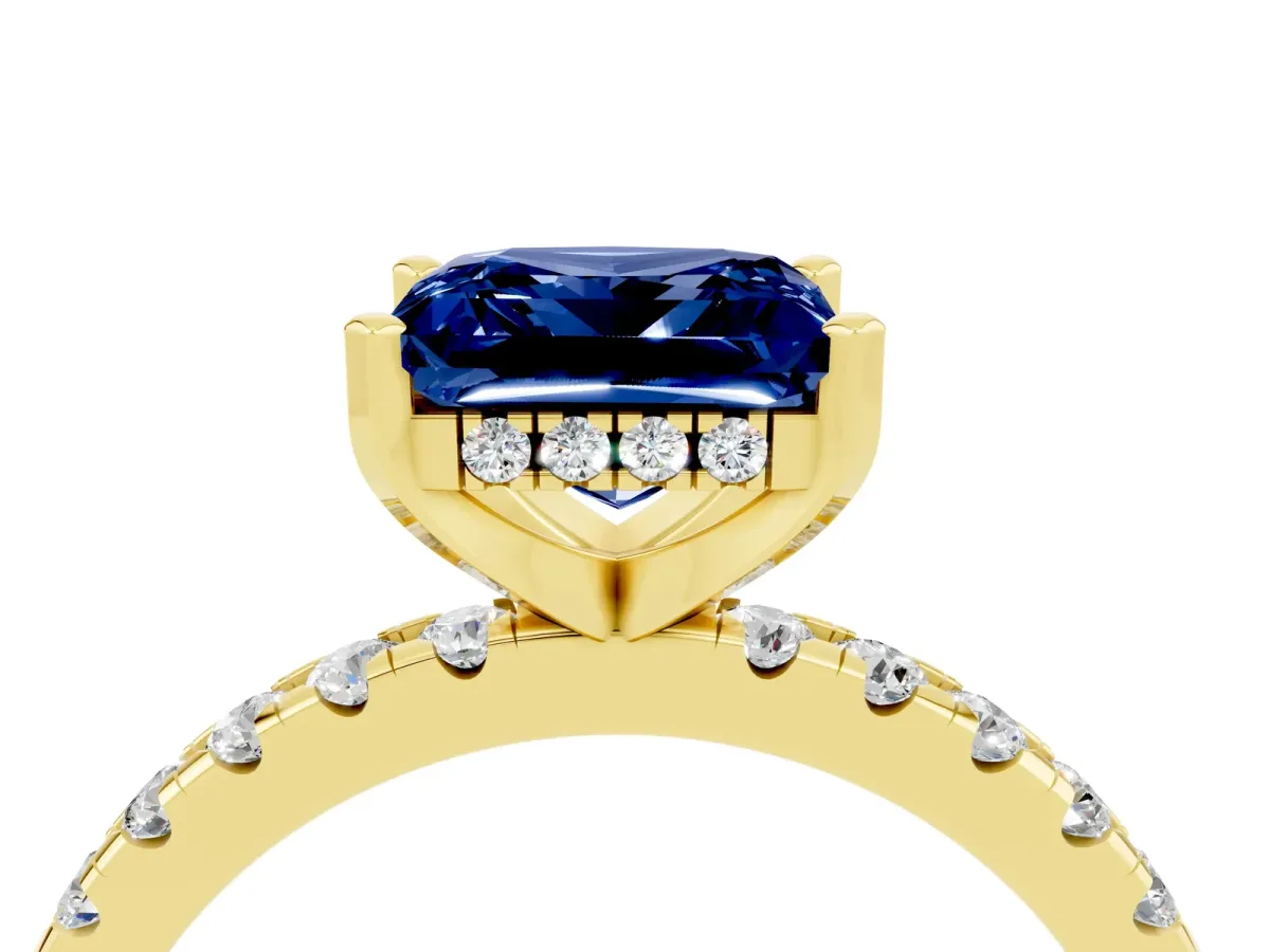 Princess Cut Blue Sapphire Solitaire Ring with Round Pavé Band and Four-Prong Setting Yellow gold