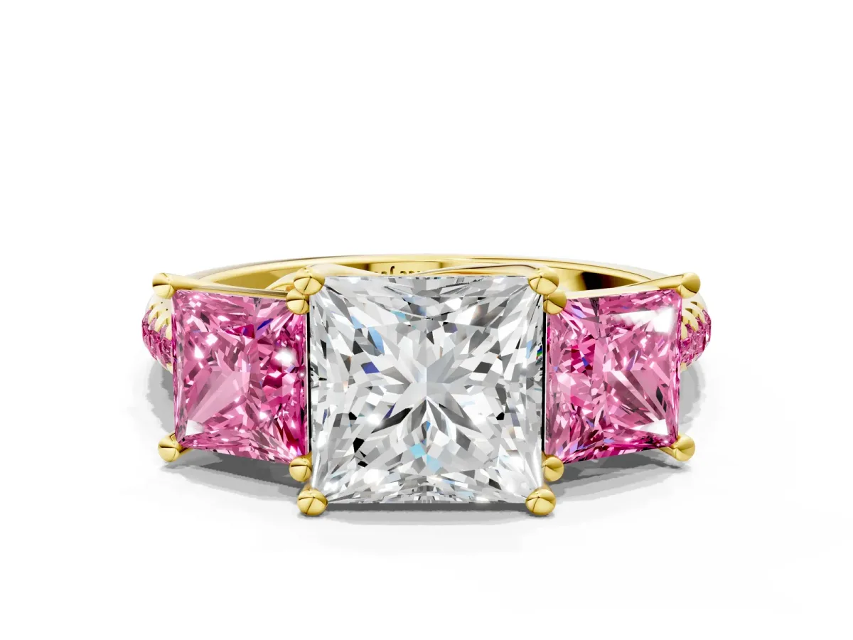 Three-Stone Princess Cut Diamond Ring with Round Pink Sapphire Pavé Band and Prong Setting Yellow gold