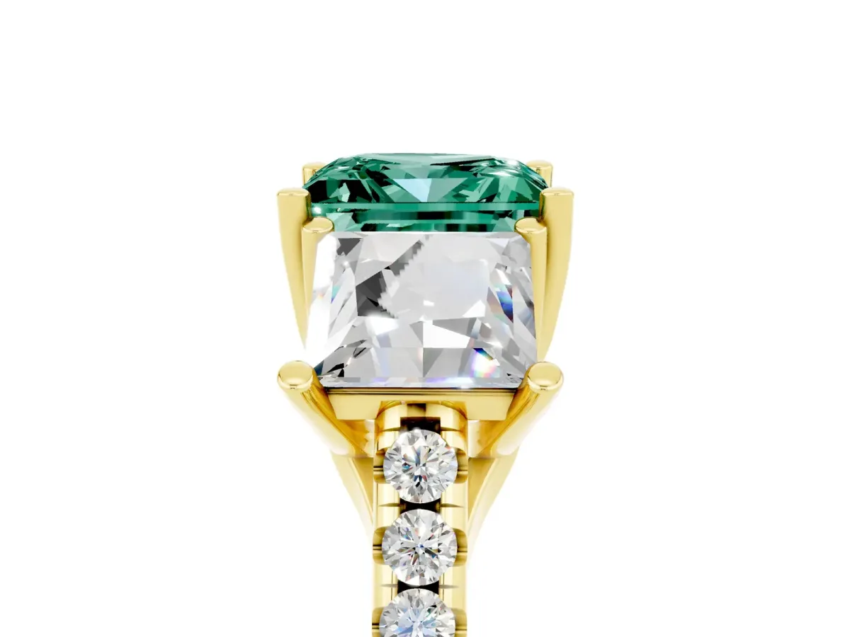 Three-Stone Princess Cut Green Sapphire Ring with Round Pavé Band and Prong Setting Yellow gold