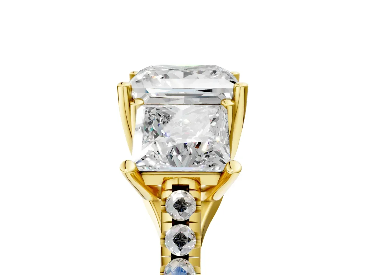 Fancy Green Three-Stone Princess Cut Diamond Ring with Round Pavé Band and Prong Setting Yellow gold