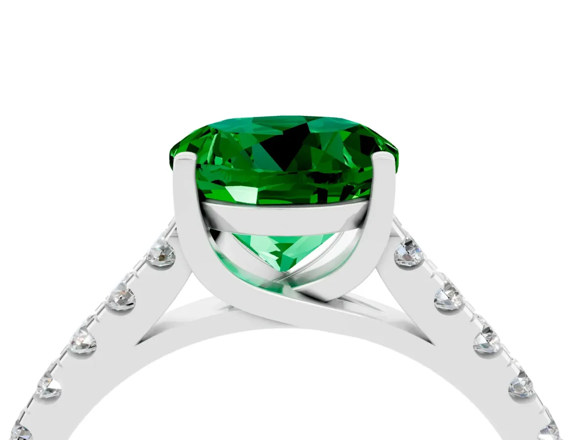 Round Cut Emerald Pavé Band Solitaire Ring with Prong Setting White gold