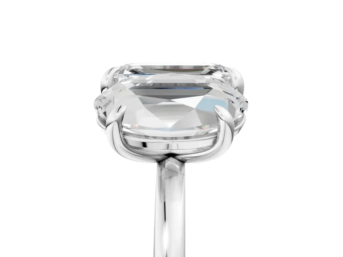 Oval and Emerald Toi Moi Ring with Prong Setting and Plain Band White gold