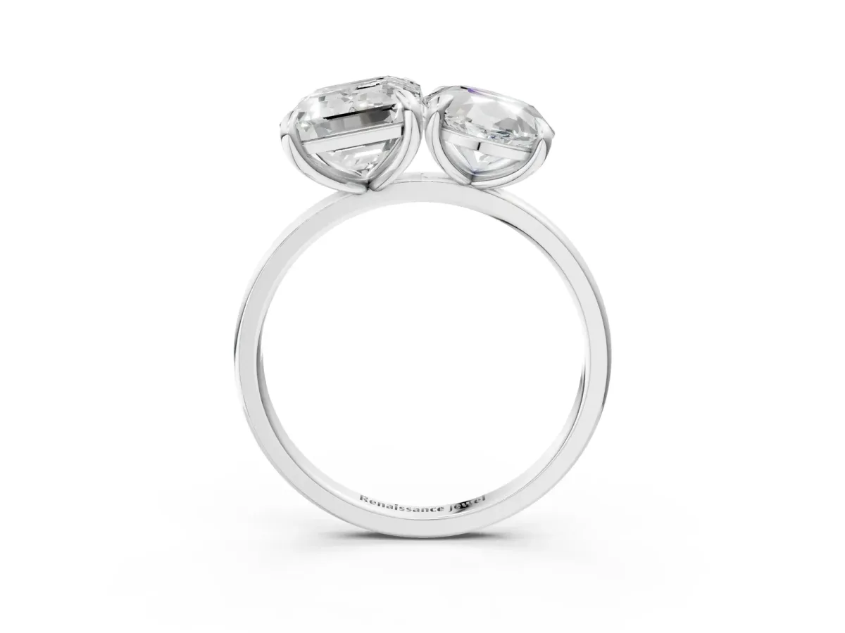 Oval and Emerald Toi Moi Ring with Prong Setting and Plain Band White gold