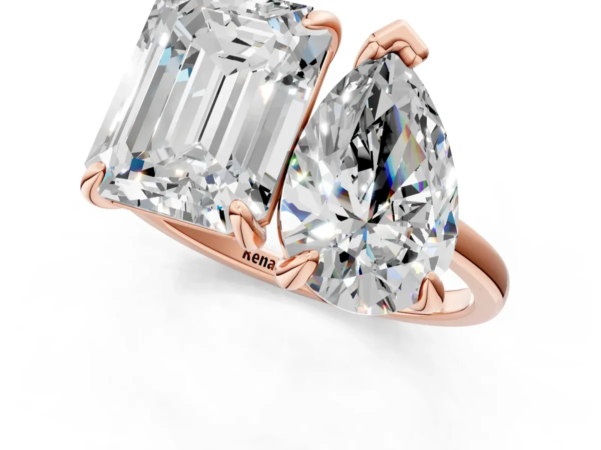 Pear and Emerald Toi Moi Ring with Prong Setting and Plain Band Rose gold