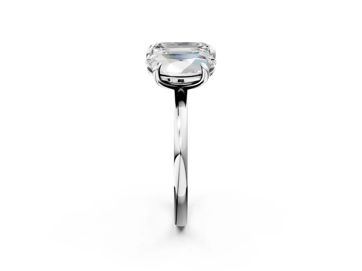 Oval and Emerald Toi Moi Ring with Prong Setting and Plain Band White gold
