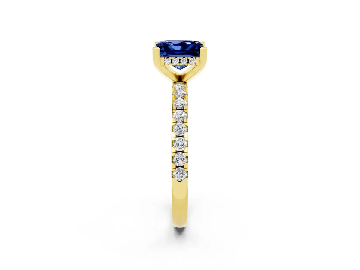 Princess Cut Blue Sapphire Solitaire Ring with Round Pavé Band and Four-Prong Setting Yellow gold