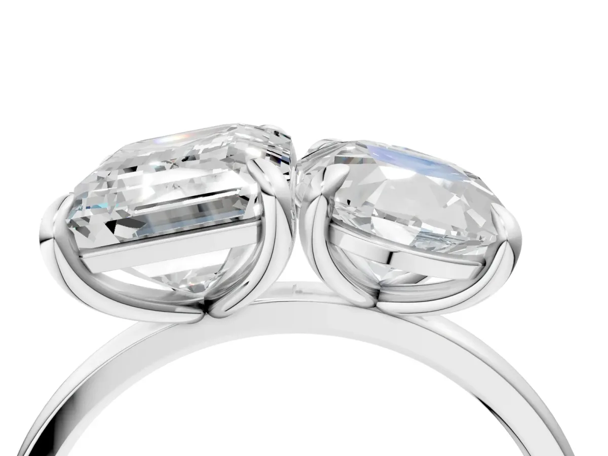 Oval and Emerald Toi Moi Ring with Prong Setting and Plain Band White gold