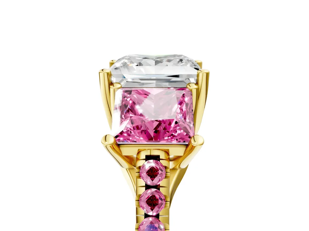 Three-Stone Princess Cut Diamond Ring with Round Pink Sapphire Pavé Band and Prong Setting Yellow gold