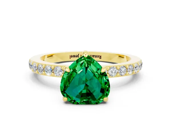 Heart Cut Emerald Solitaire Engagement Ring with Pavé Band and Four-Prong Setting Yellow gold